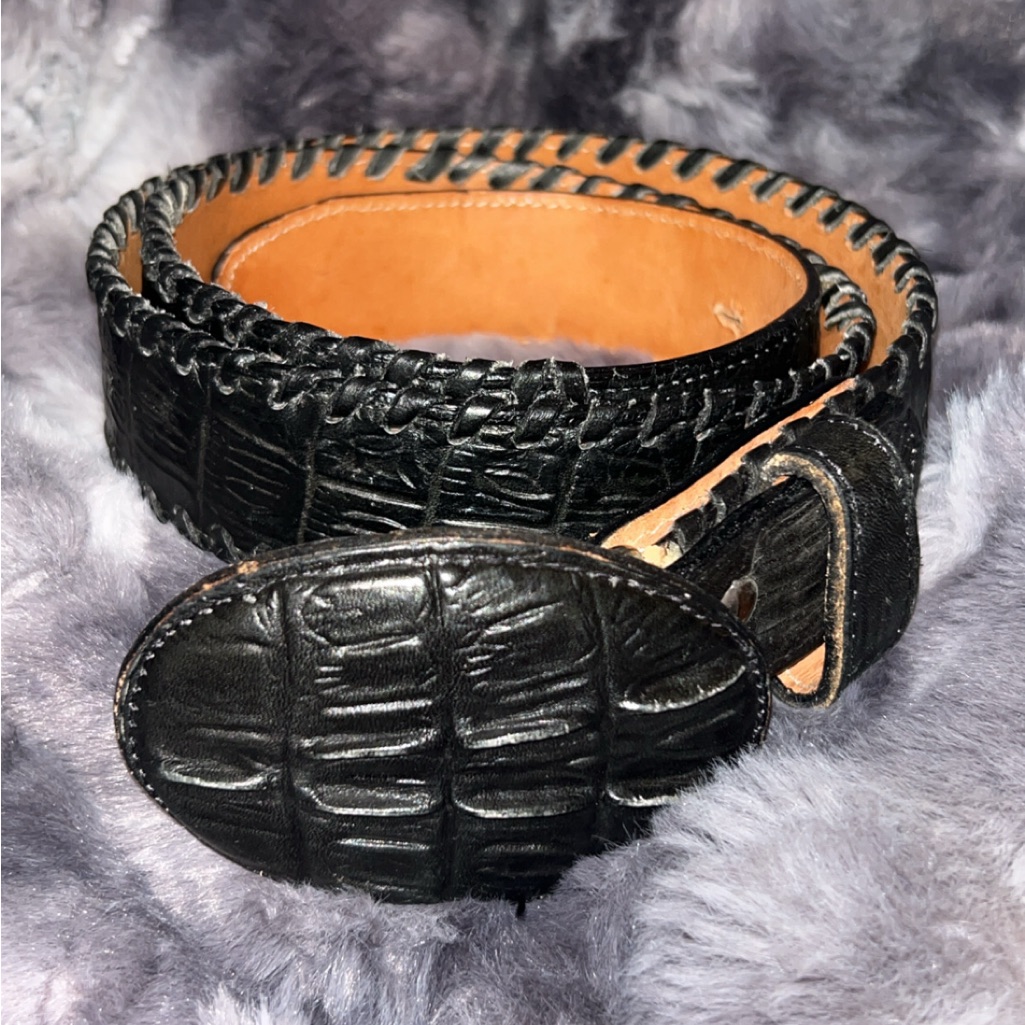 Black Leather Belt With Crocodile Print 45 W 2 Loose Frays Leather Crocodile